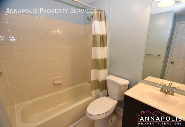 Building Photo - 571 Quaker Ridge Ct