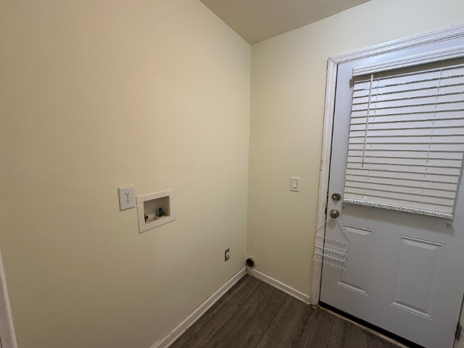 Building Photo - 2 Bedroom, 2 bath condo fourplex in Lawren...