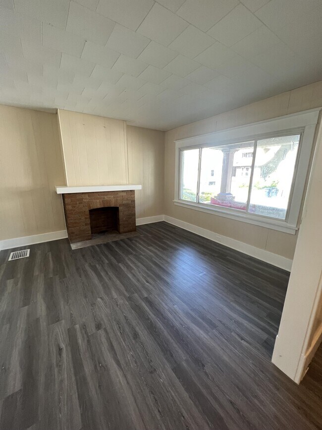 Building Photo - 310 Chelsea Pl