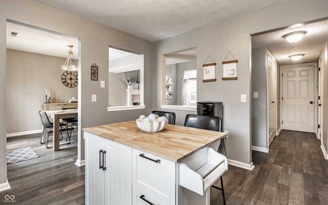 Building Photo - 9660 Overcrest Dr