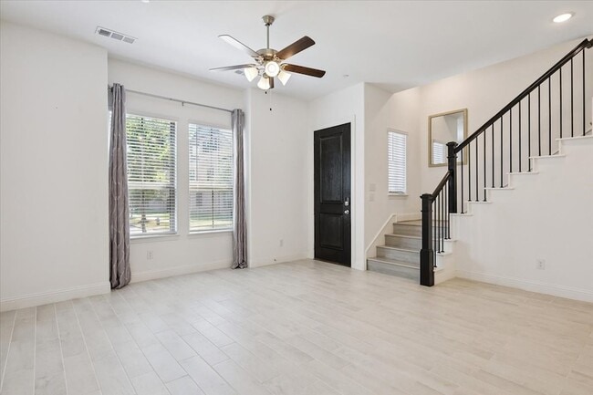 Building Photo - 4261 Shavano Dr