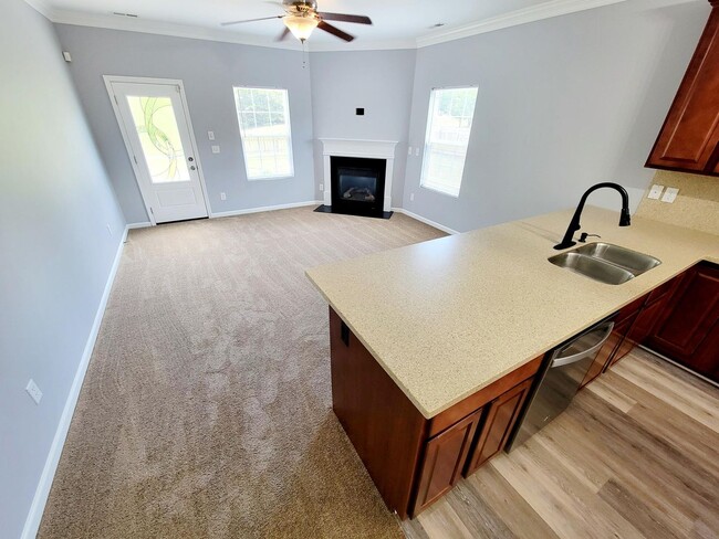 Building Photo - Stunning 4-Bedroom Home for Rent – Availab...