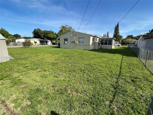 Building Photo - 1001 S 22nd Ct