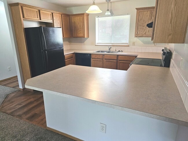 Building Photo - 726 Highland Ridge Dr