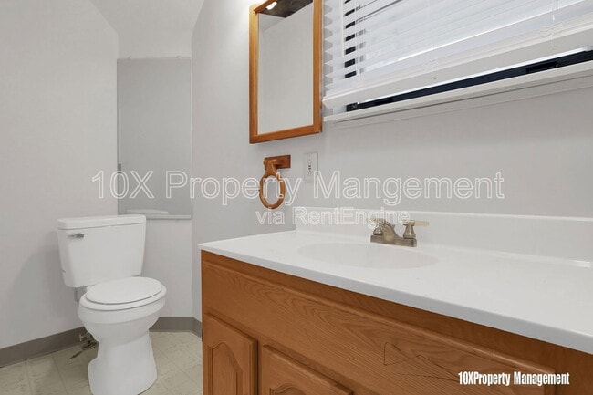 Building Photo - 563 S Burgess Ave