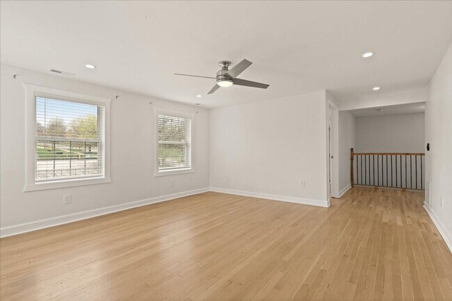 Building Photo - AVAILABLE NOW! 2 Bedroom 1 Bathroom Duplex in Kansas City $1400