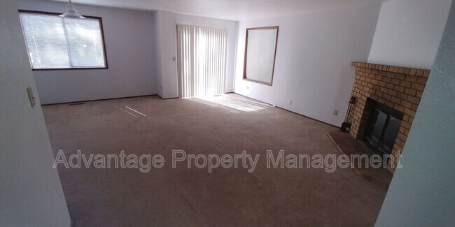 Building Photo - 1831 NW Grant Cir