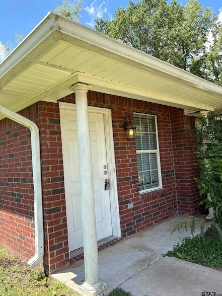 Building Photo - 113 Elm Creek Dr