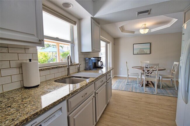 Building Photo - 556 Baffin Dr