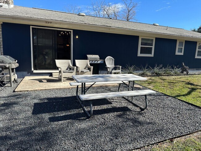 Building Photo - *** Near Domain * Stunning 4 Bedroom House * Fully Furnished * Designer Decorated * High End Luxu...