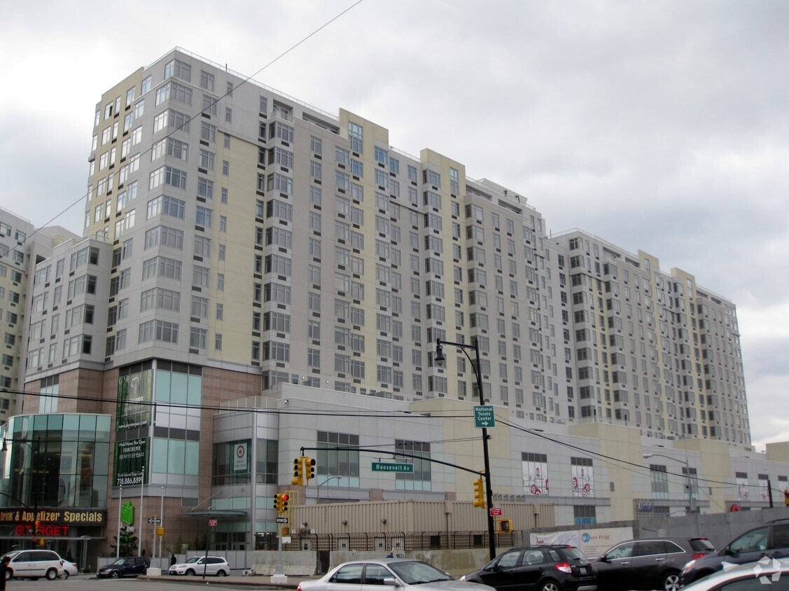 Sky View Parc Flushing