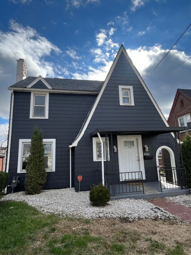 Primary Photo - Three Bedroom Single Family House