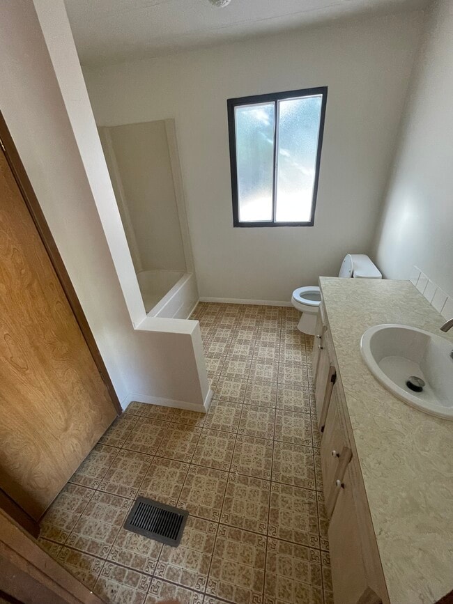 Building Photo - 488 Mountain Shadows Rd