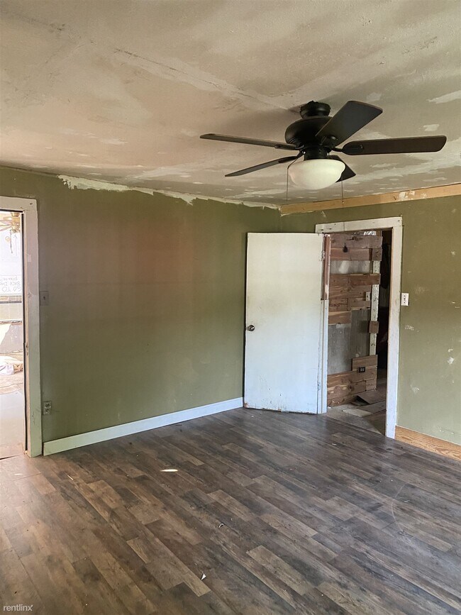 Building Photo - 2 br, 1 bath House - 913 South Elm Street