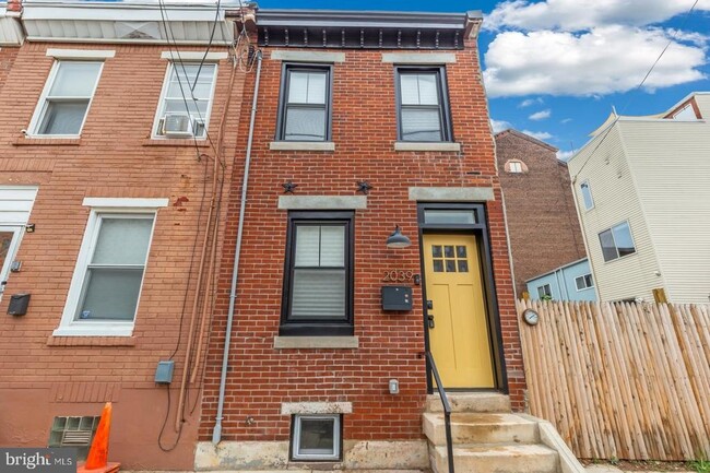 Building Photo - 2039 E Letterly St