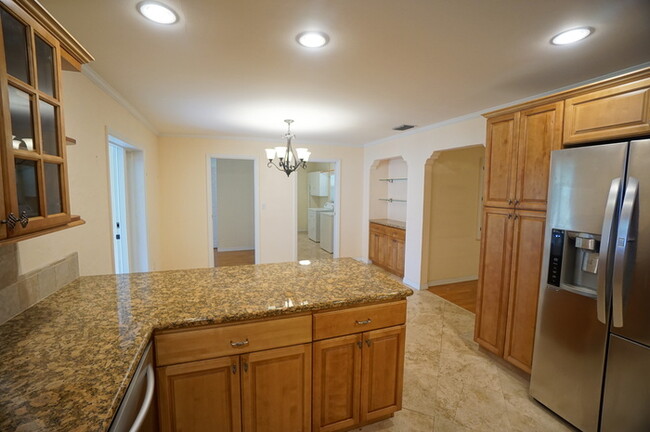 Building Photo - West Tampa Updated 3 Bed/ 2 Bath Home