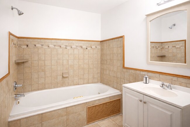 Building Photo - Space, Comfort & Convenience — Discover This Hidden Gem in Charlotte