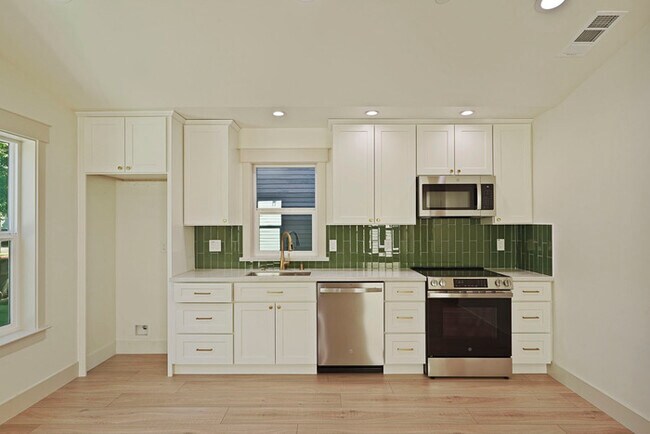 Building Photo - Beautiful 2 bedroom 1 Bathroom for rent in North Oak Park! Close to UC Davis and McGeorge Law