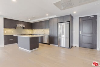 Building Photo - 2939 Leeward Ave