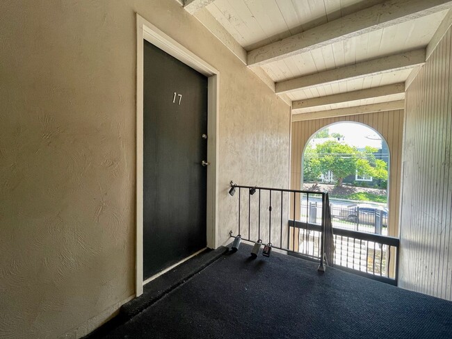 Building Photo - Charming Condo for Rent