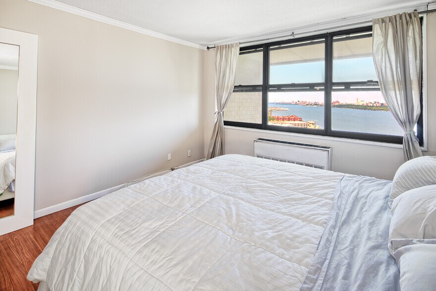 Building Photo - 7002 Boulevard E