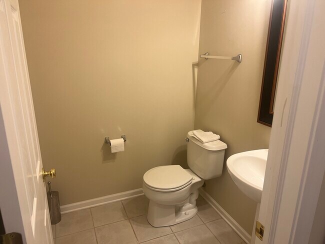 Building Photo - 1861 Crenshaw Cir