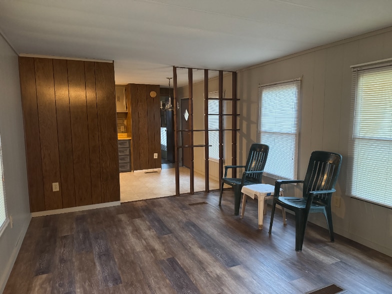 Building Photo - 655 Holbert Rd