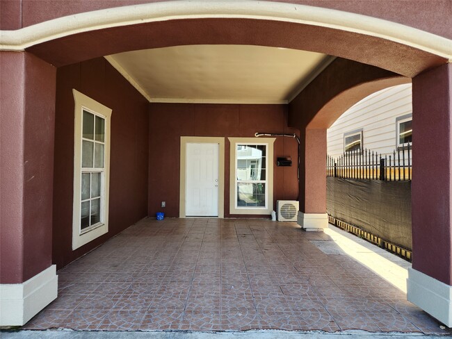 Building Photo - 5027 Creekmont Dr