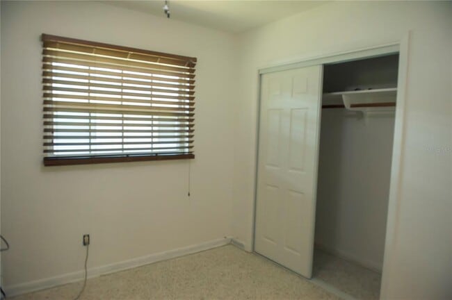Building Photo - 904 Brookside Dr