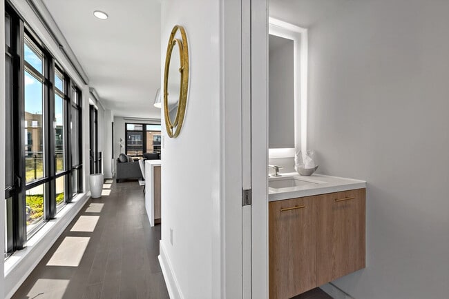 Building Photo - 1611 8th St NW