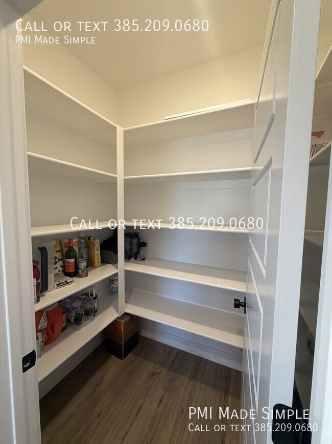 Building Photo - 3621 Sparrow Ln