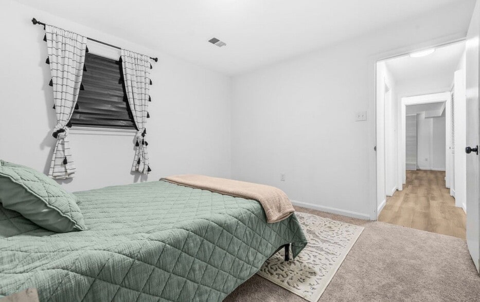 Building Photo - 6570 Tip Hill Dr