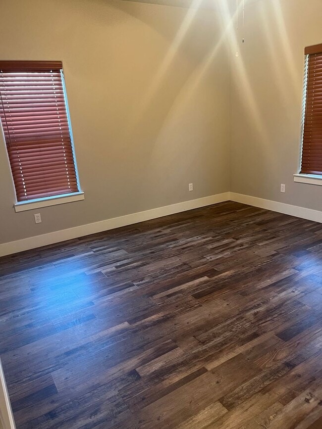 Building Photo - 3 bedroom Country Home