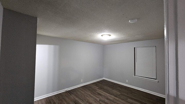 Building Photo - 3301 Chesapeake Cir