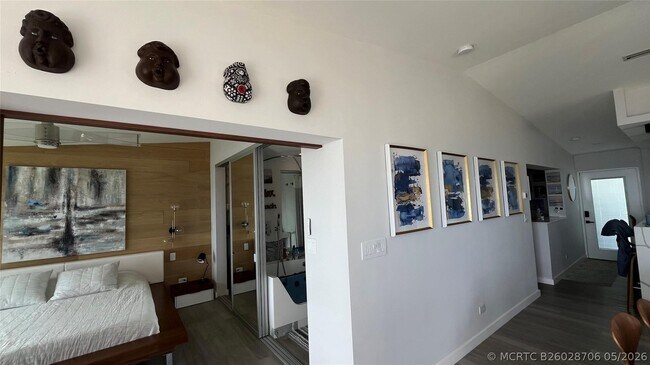 Building Photo - 1021 Hillsboro Mile