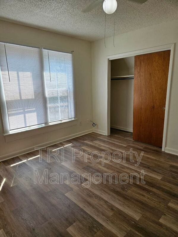 Building Photo - 1406 11th St