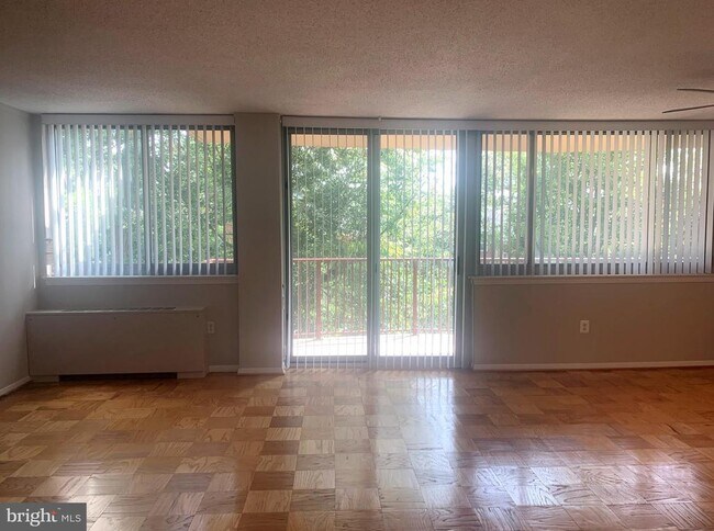 Building Photo - 5353 Columbia Pike