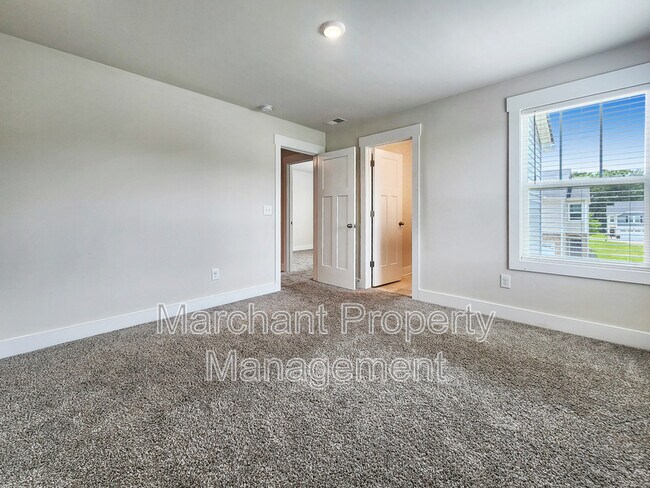Building Photo - 130 Outback Dr