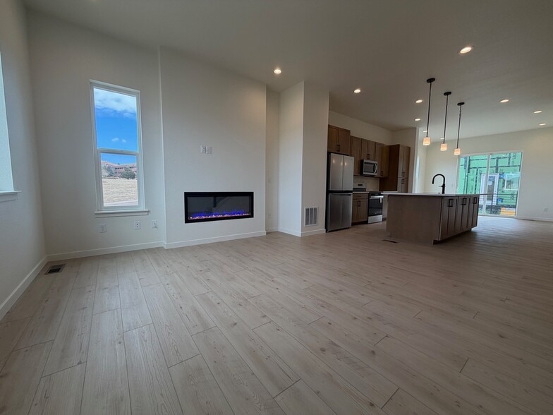 Building Photo - 4050 Ascend Grv