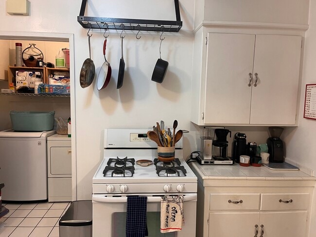 Kitchen/laundry room (set2) - 4222 Jasmine Ave