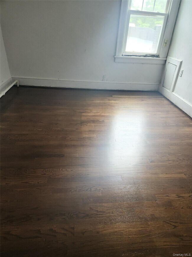 Building Photo - 547 Violet Ave