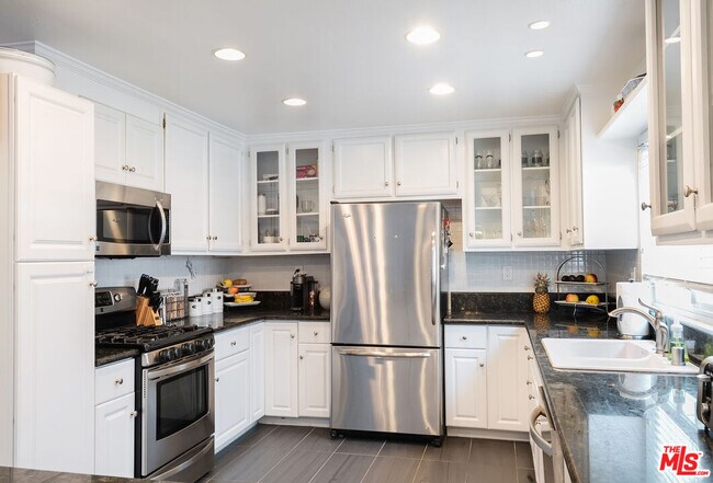 Building Photo - 2609 Rockefeller Ln