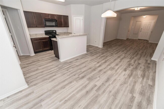 Building Photo - 8722 Lar Ree Oaks Cir