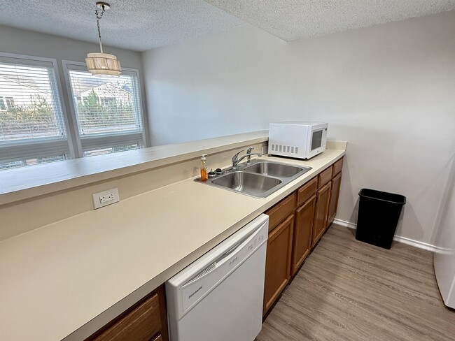 Building Photo - 1025 Plantation Dr W