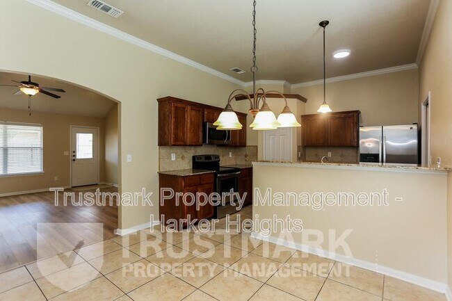 Building Photo - 401 W Libra Dr
