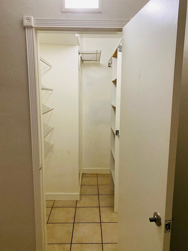 Building Photo - 1301 N 12th Ct