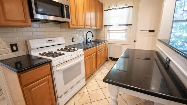 Building Photo - 840 W Seaman Ave