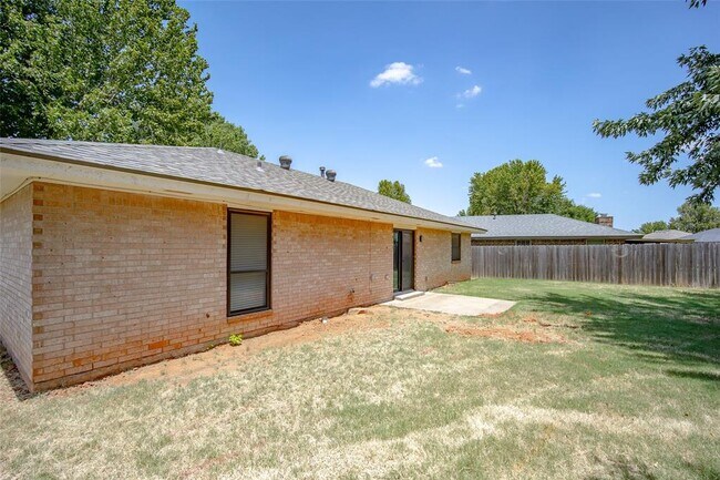 Building Photo - 630 S Heights Dr