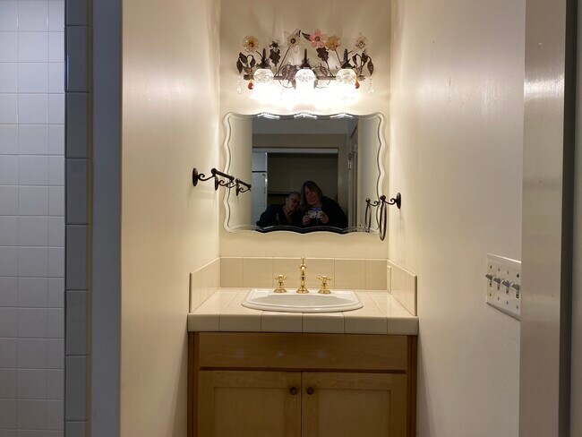 Building Photo - 1484 E Ojai Ave