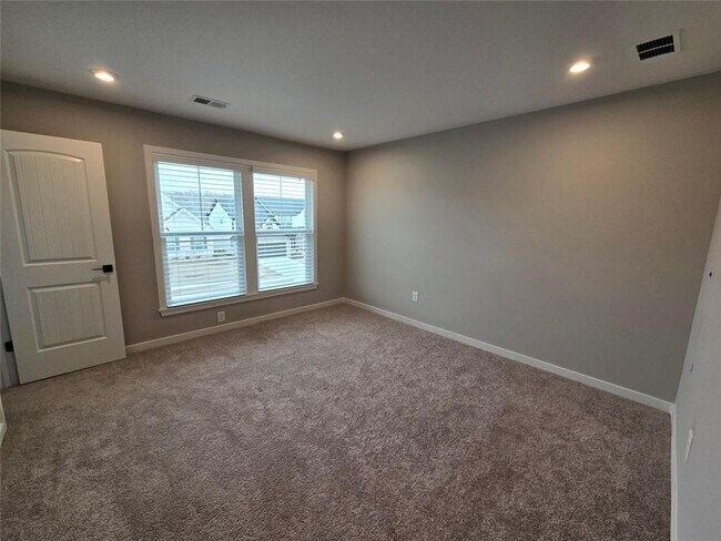 Building Photo - 196 Catalpa Grv